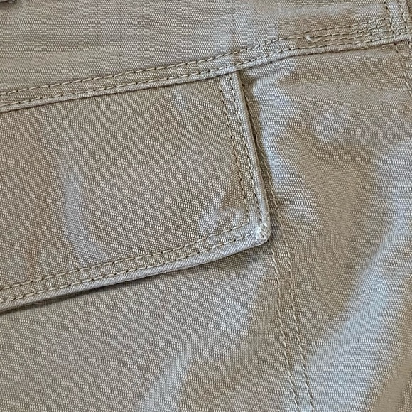 5.11 Stryke women's pants size 4.

Total of 4 pants. 3 khaki and 1 navy blue. - Picture 13 of 13